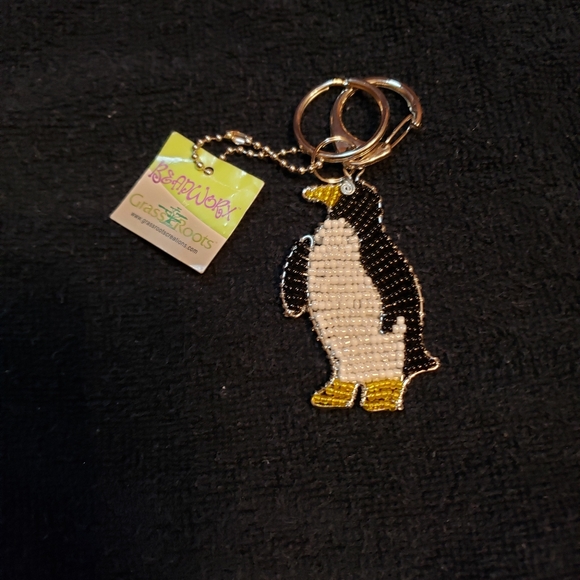 New Bead PENGUIN Keychain By Beadworx - Picture 2 of 2